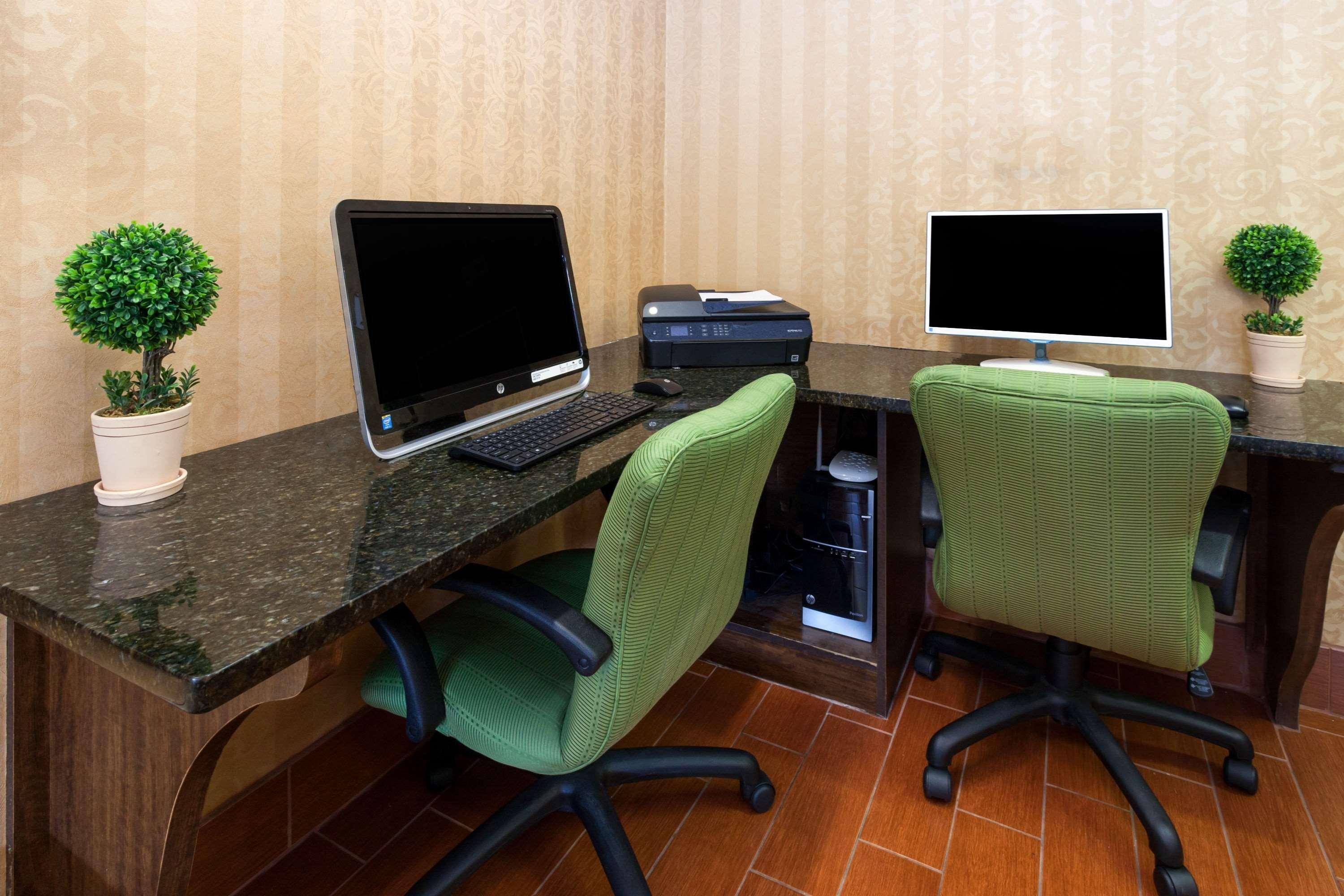 Hawthorn Suites By Wyndham Dearborn/Detroit Екстериор снимка