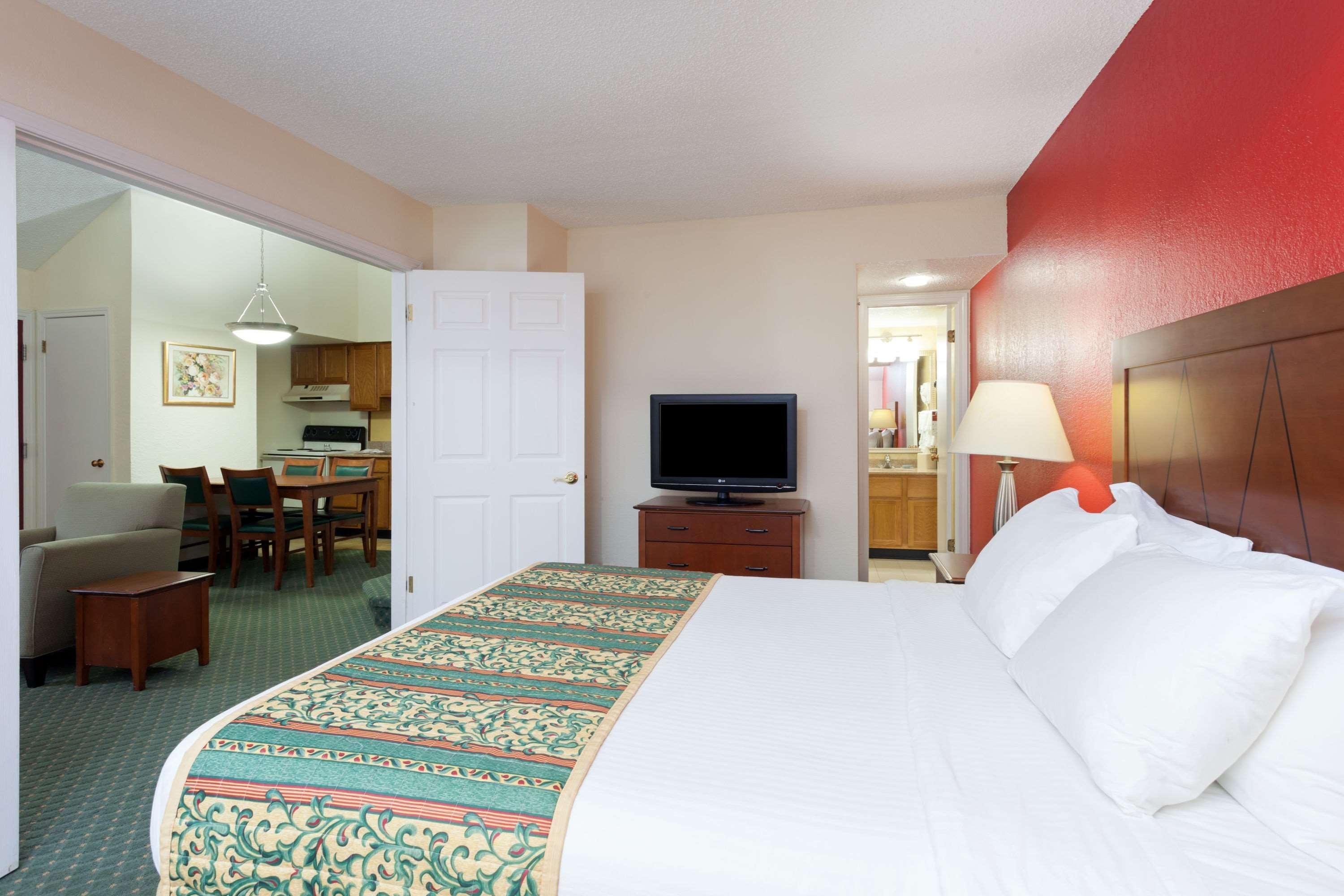 Hawthorn Suites By Wyndham Dearborn/Detroit Екстериор снимка